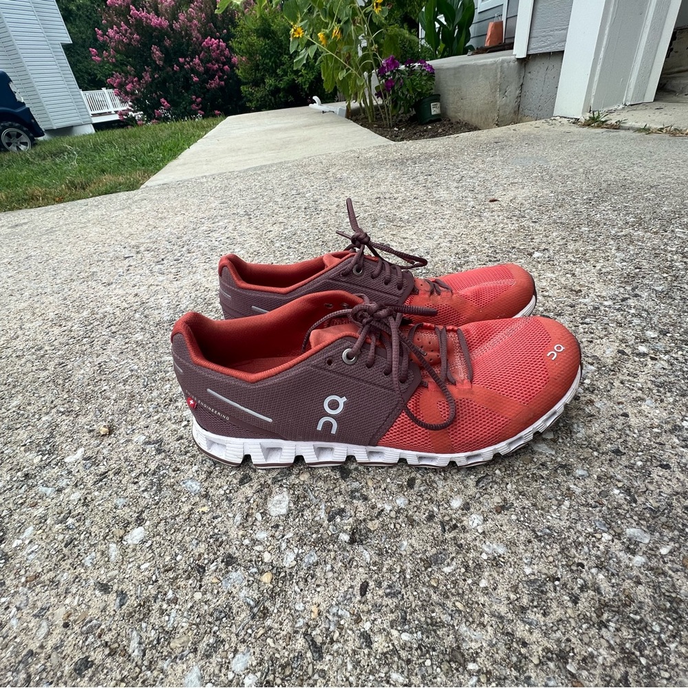Barely worn on cloud shoes size 8 women’s.
